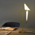 2020 im Angebot Elegantes Design Paper Crane Bird Tischlampe für Hotel